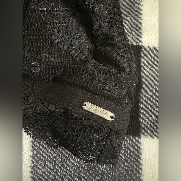 Bras - Picture 2 of 3